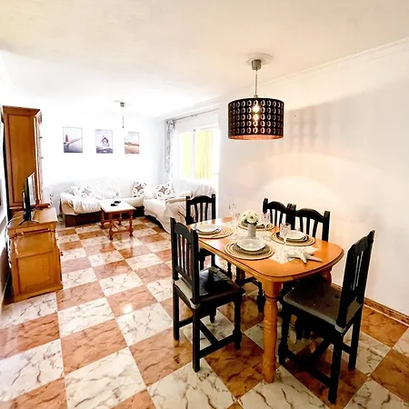 公寓 Spacious Flat In With Sea Views!