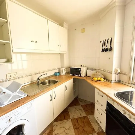 Spacious Flat In With Sea Views! 托雷莫利诺斯